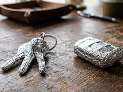 Envolver la cartera y las llaves en papel de aluminio: para qué sirve y por qué se recomienda