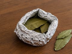 Envolver laurel con papel aluminio: para qué sirve y por qué recomiendan hacerlo
