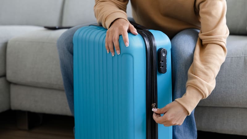 Las normas de seguridad en aeropuertos europeos se aplican de forma uniforme en los 27 países de la Unión Europea. Fuente: Shutterstock.