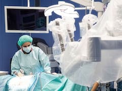 Una clínica de España usa un robot de última generación para remover un cáncer y así promete revolucionar la medicina