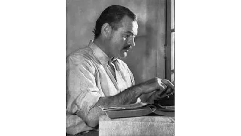 Ernest Hemingway: ”Se necesitan dos años para aprender a hablar y 60 para aprender a callar"