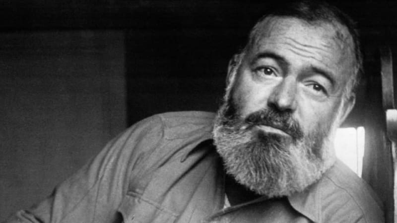 Ernest Hemingway: ”Se necesitan dos años para aprender a hablar y 60 para aprender a callar"