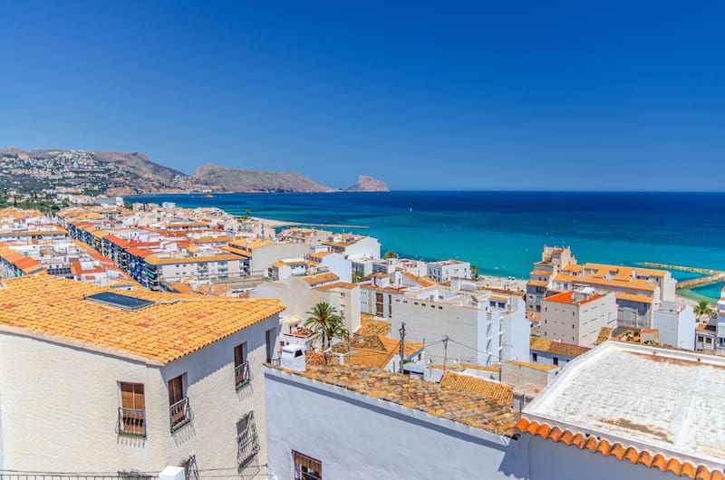 Es el pueblo más bello de España: un lugar con magia, vistas al Mediterráneo y una gastronomía que enamora (foto: Shutterstock)