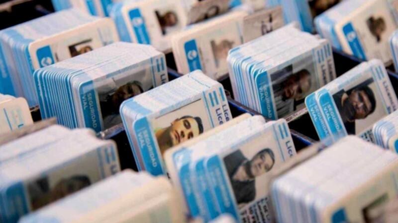 El nuevo límite de edad para tener la licencia de conducir. Foto archivo.