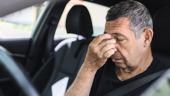 Eliminan la licencia de conducir para adultos de más de 65 años: ya no conseguirán renovar el carnet si no tienen este documento