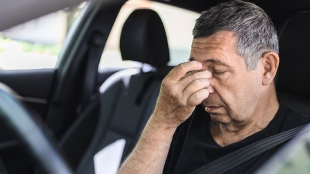 Eliminan la licencia de conducir para adultos de más de 65 años: ya no conseguirán renovar el carnet si no tienen este documento