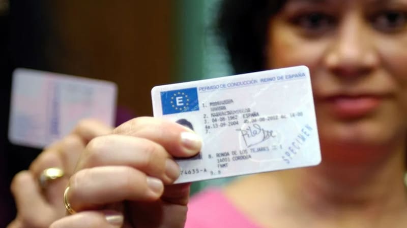 Es oficial | El Gobierno le prohíbe la licencia de conducir a todas las personas de esta lista. Foto: EFE