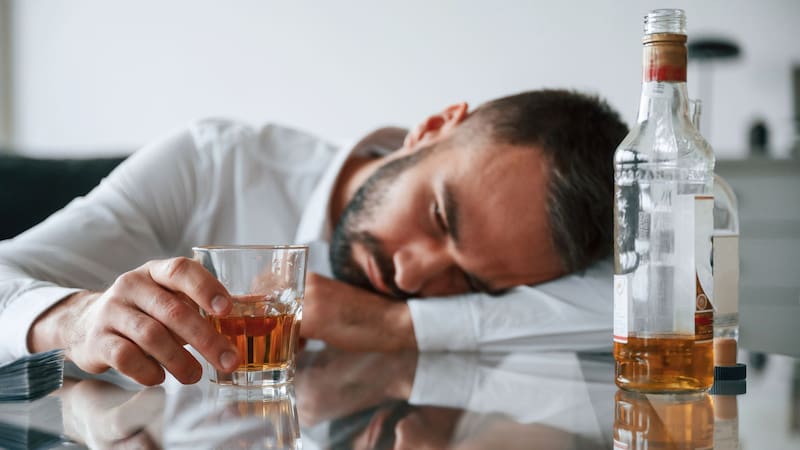 Es oficial | Estudios confirman que Ozempic reduce el deseo de alcohol en adultos: qué dice la ciencia y por qué aún no se receta. Foto: Shutterstock