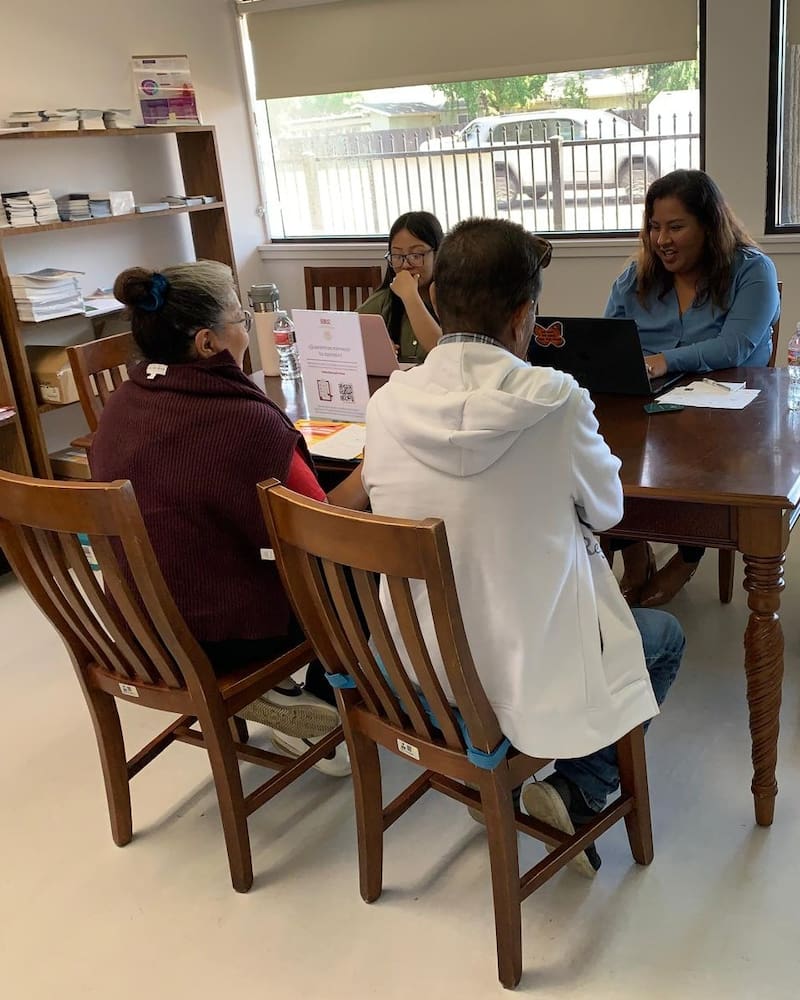 De acuerdo con datos del Instituto de los Mexicanos en el Exterior, casi 12 millones de mexicanos viven fuera de México, de los cuales alrededor del 98% lo hace en Estados Unidos.