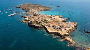 Es oficial: La isla habitada más pequeña de España inicia los trámites para independizarse con solo 50 habitantes