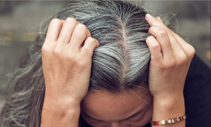 Es posible conseguir un cabello naturalmente oscuro, sin tintes industrializados.