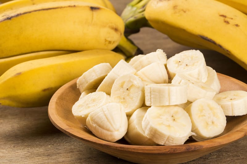El licuado proteico a base de plátano es esencial para el aumento de la masa muscular. Fuente: Shutterstock