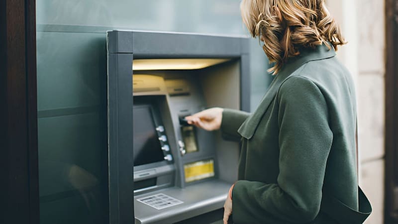 Los clientes que tengan un correo registrado en e-Provincia recibirán automáticamente los comprobantes digitales tras realizar operaciones en los cajeros automáticos de Banco Provincia. Fuente: Shutterstock