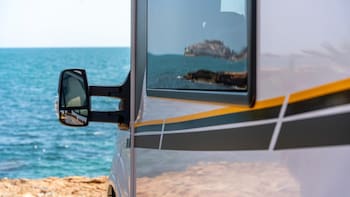 Es una de las furgonetas camper más venidas: la van destaca en el mercado por su equipamiento, diseño y chasis de Ford