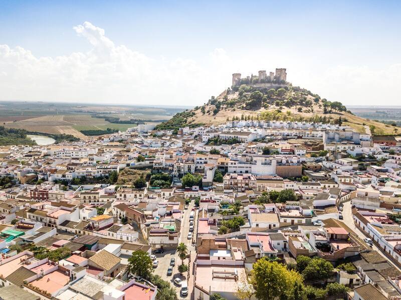 Se asemeja a Disney pero se encuentra en Andalucía: el castillo que está a media hora de Córdoba y debes visitar una vez en la vida (foto: Pexels).