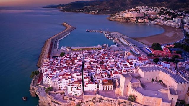 Escapadas baratas en España: los 3 destinos para viajar este verano sin gastar una fortuna