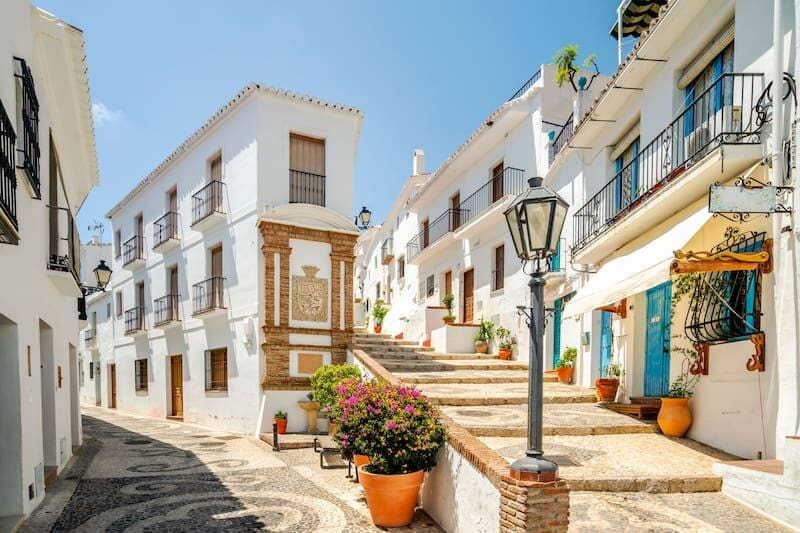 Escapadas de fin de semana: la joya de Málaga, el pueblito de 3000 habitantes con encantadores paisajes para recorrer en un día (foto: Ayuntamiento de Frigiliana).