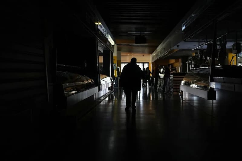 El apagón de abril de 2025 evidenció la vulnerabilidad de los pagos digitales cuando fallan la electricidad y las telecomunicaciones.