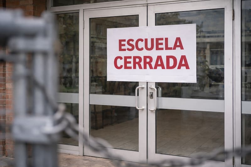 Educación decreta cierre absoluto durante 7 días en primaria, secundaria y nivel inicial.