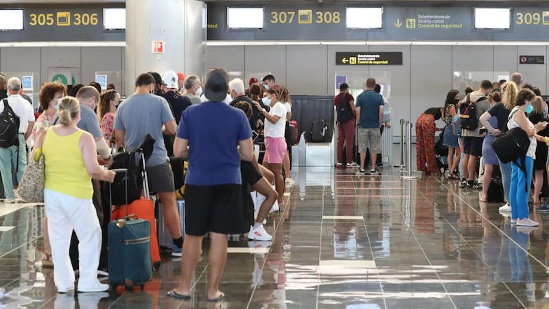 España, Portugal, Grecia e Italia están endureciendo controles y ya hay viajeros que no pudieron entrar