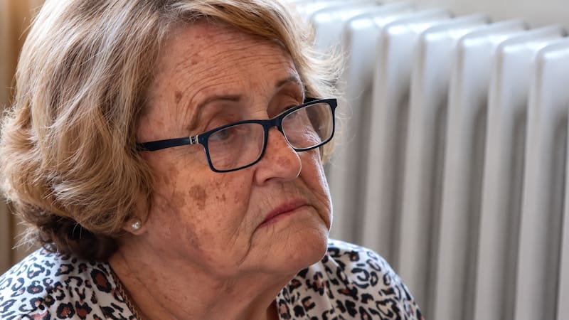 Esperanza, la jubilada española de 78 años que no puede cobrar el alquiler por una "inquiokupa" que le debe 20.000 euros.
