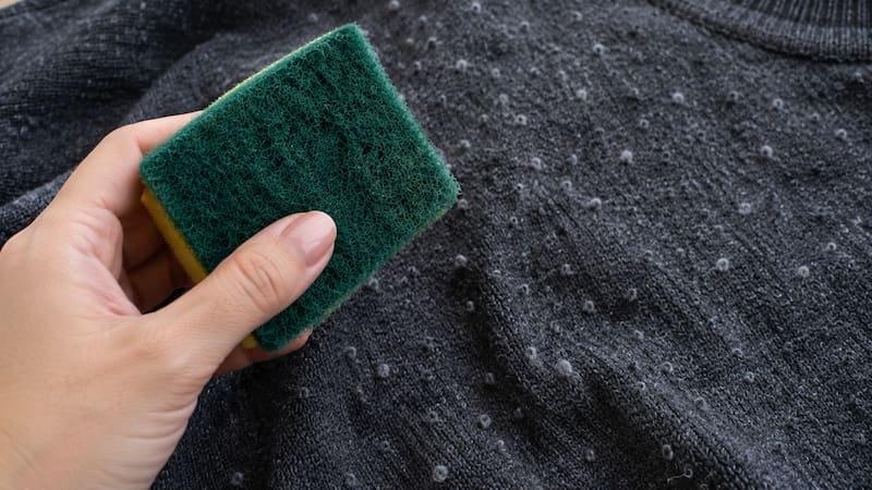Esponja para eliminar las pelotitas de la ropa