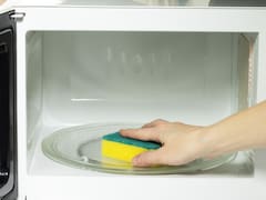 Poner una esponja en el microondas: para qué sirve y por qué lo recomiendan