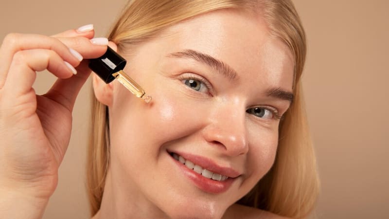 Esta base de maquillaje de Mercadona está en tendencia: deja la piel luminosa y natural. (Fuente: Freepik.es).