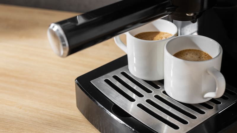 Adiós a la cafetera: la nueva alternativa para preparar café que ya es tendencia en todo el mundo. (Fuente: Freepik)