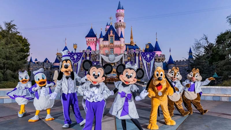 La división Disney Experiences alcanzó un máximo histórico de ingresos operativos de $10 mil millones de dólares en el año fiscal 2025. Foto: EFE