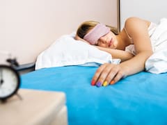 La posición exacta en la que debes dormir para disminuir la tensión muscular, según la ciencia