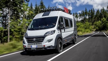 Esta furgoneta camper de Fiat ofrece todo: es una van 4x4 ideal para viajes largos y confortables