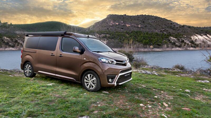 La furgoneta camper de Toyota es ideal para escapadas: esta van cuenta con cama, ducha portátil y cocina. (Fuente: Toyota).