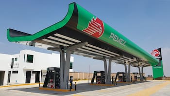 Frenan subida de la gasolina: Gobierno e IP acuerdan mantener la Magna a menos de 24 pesos hasta septiembre