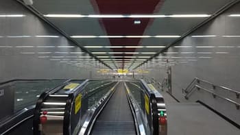 Así es la estación de trenes más profunda del mundo: llega hasta 100 metros bajo tierra y sus túneles parecen no terminar nunca