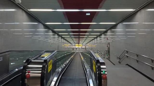 Así es la estación de trenes más profunda del mundo: llega hasta 100 metros bajo tierra y sus túneles parecen no terminar nunca