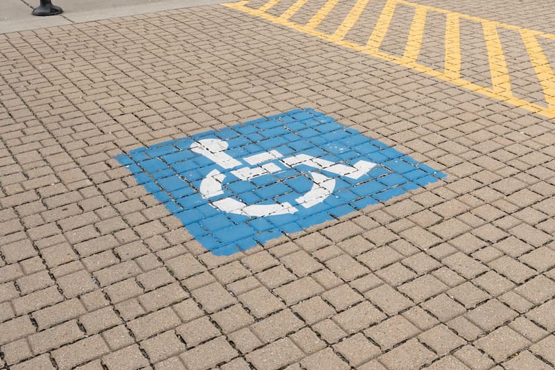 La Ciudad de Buenos Aires endurece las multas por estacionar en lugares para personas con discapacidad: habrá suspensión de licencias de conducir.