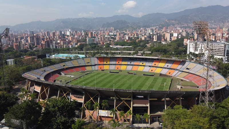 El proyecto mantiene al Atanasio Girardot como un escenario público y busca adaptar su infraestructura a estándares internacionales para eventos deportivos y espectáculos.