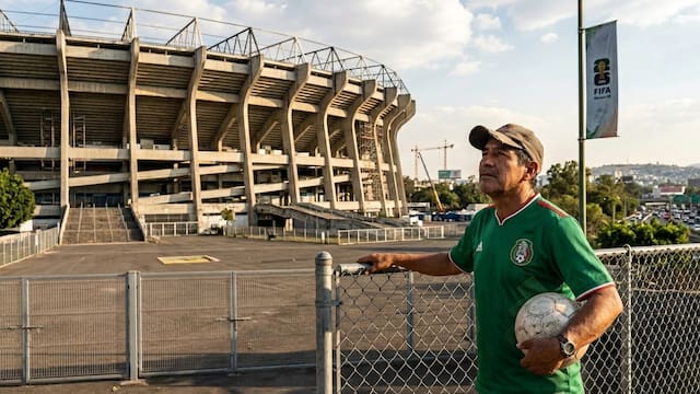 El Mundial de la opulencia | Pobre Estadio Azteca: Tan cerca de la FIFA y tan lejos del pueblo