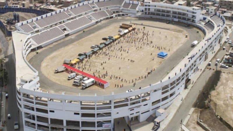 Una imagen del estadio de la época cuando se estaba construyendo.