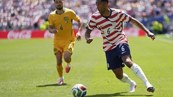 Estados Unidos goleó a Australia y se clasificó a los 16vos de final