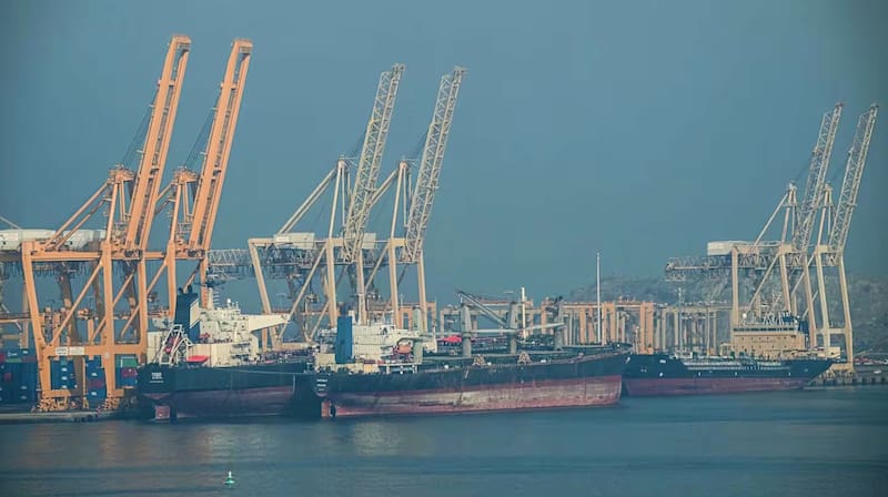 Estados Unidos suspendió temporalmente el operativo de escolta a buques en el golfo Pérsico.