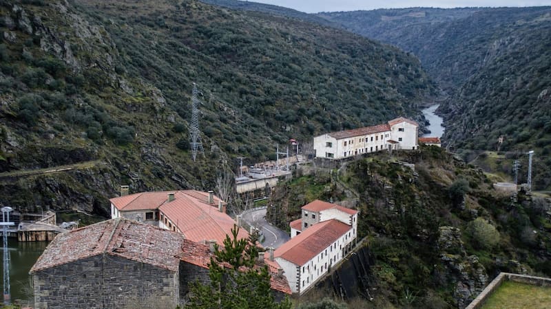 Estadounidenses compraron un pueblo abandonado en Zamora por 250.000 euros: lo transformarán en el destino turístico internacional más exclusivo del país