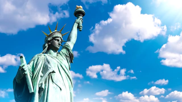 Corona, cadenas y antorcha: qué representa realmente cada una en la Estatua de la Libertad