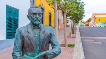 Miguel de Unamuno, escritor español: “Jamás desesperes; de las nubes negras cae agua limpia”