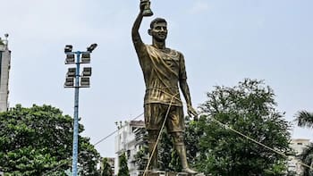 Eliminarán una estatua gigante de Messi a 6 meses de su inauguración