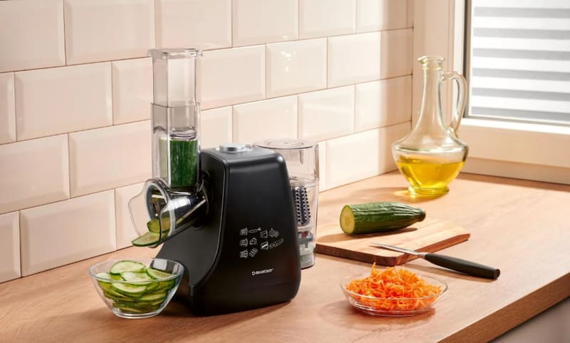 Este electrodoméstico ralla y corta las verduras de hasta 5 maneras distintas.