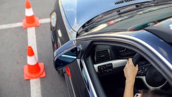 Culminación de la autorización de conducir para personas mayores de 65: no podrán extender el carnet si no satisfacen este requisito