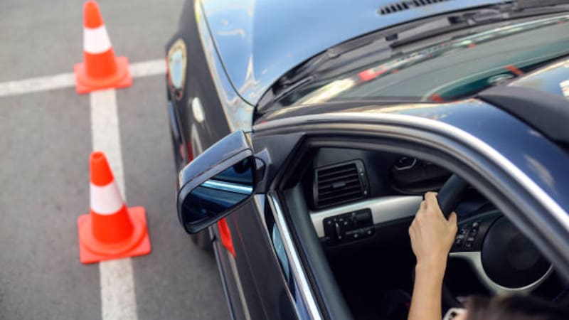 Culminación de la autorización de conducir para personas mayores de 65: no podrán extender el carnet si no satisfacen este requisito.