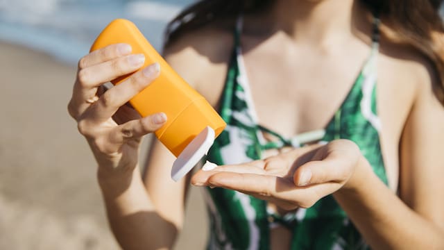 Esta crema solar de Mercadona protege contra los rayos UV y es resistente al agua: se consigue por 6 euros